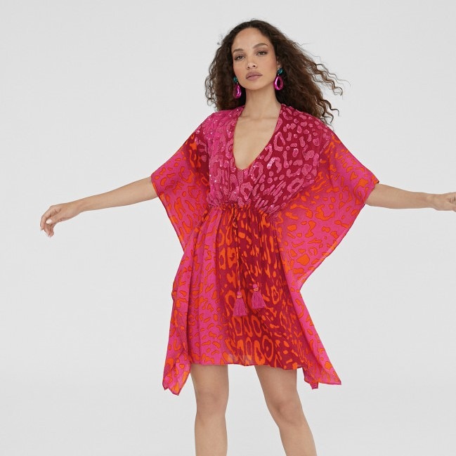 Caftan corto Animal Print de LOLA CASADEMUNT